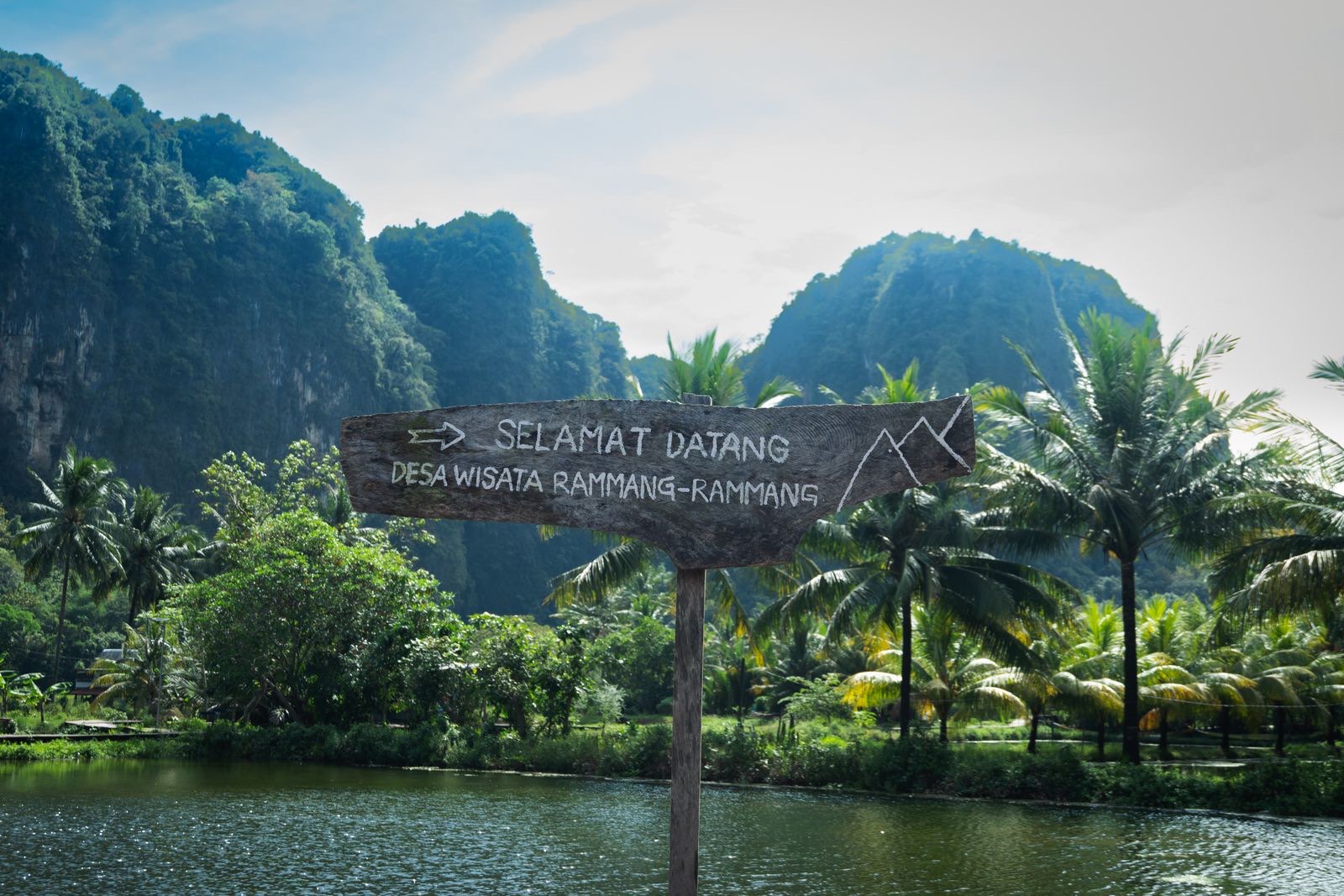 Rammang-Rammang: karst towers, the Pute River and the caves of Maros